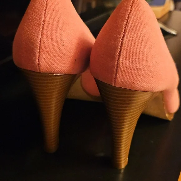 Pink Women's Pumps - Picture 3 of 5
